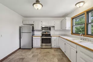 405 Meadow Wood Dr, Mount Horeb, WI 53572 - Photo 6