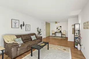 4318 Melody Ln, Madison, WI 53704 - Photo 8