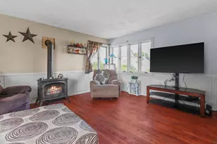 317 Roberts St, Cambria, WI 53923 - Photo 6