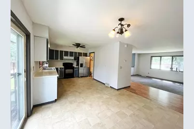 513 Village Drive, Belleville, WI 53508 - Photo 6