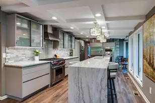 208 Saratoga Cir, Madison, WI 53705 - Photo 4