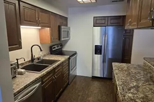 939 Rockefeller Ln, Madison, WI 53704 - Photo 4