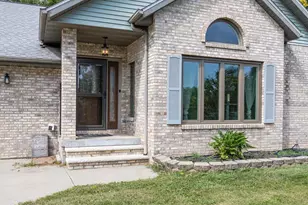 N7811 Kettle Moraine Dr, Whitewater, WI 53190 - Photo 2