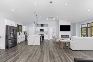 383 Oakbrook Dr, Wisconsin Dells, WI 53965 - Photo 4