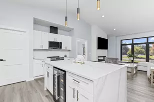 383 Oakbrook Dr, Wisconsin Dells, WI 53965 - Photo 12