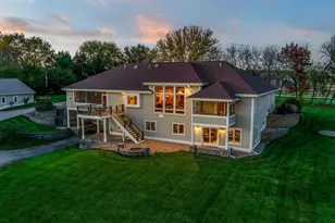 3027 Castleton Xing, Sun Prairie, WI 53590 - Photo 2