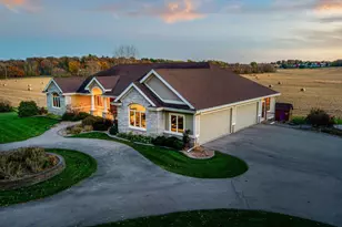 3027 Castleton Xing, Sun Prairie, WI 53590 - Photo 6