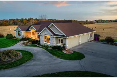 3027 Castleton Crossing, Sun Prairie, WI 53590 - Photo 4