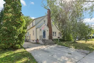 325 Warren Ave, Reedsburg, WI 53959 - Photo 2