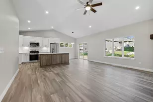 806 Saddle Ridge, Portage, WI 53901 - Photo 8