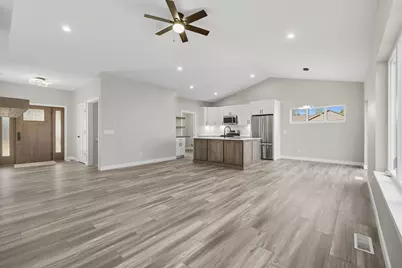 806 Saddle Ridge, Portage, WI 53901 - Photo 6