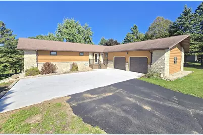 W2102 State Road 44, Markesan, WI 53946 - Photo 1