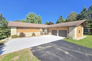 W2102 State Road 44, Markesan, WI 53946 - Photo 1