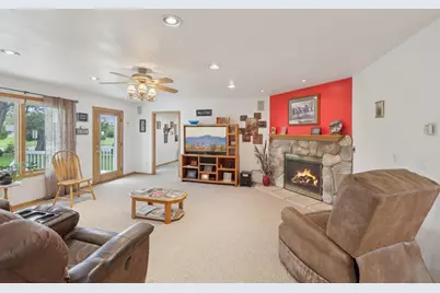 161 E Pine Street, Lake Mills, WI 53551 - Photo 8