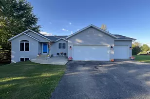 6848 Moonlight Cir, Sun Prairie, WI 53590 - Photo 2