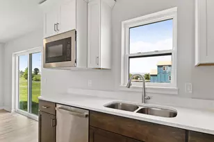 244 Hawks View Dr, Edgerton, WI 53534 - Photo 14