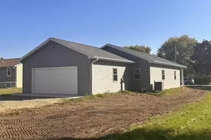 511 Pine St, Mauston, WI 53948 - Photo 2