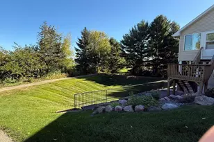 128 Summit Ct, Columbus, WI 53925 - Photo 8