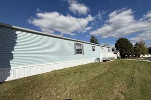 W210N11631 Pinecrest Ln, Germantown, WI 53022 - Photo 12