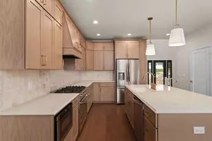 204 Lakeview Ln, Beaver Dam, WI 53916 - Photo 4