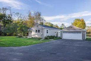 41 E Royal Vale, Edgerton, WI 53534 - Photo 2