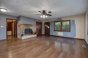 41 E Royal Vale, Edgerton, WI 53534 - Photo 4