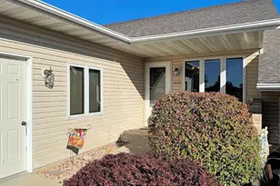 1559 N Dewey Ave, Reedsburg, WI 53959 - Photo 2