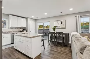 2464 Russell Ct, Reedsburg, WI 53959 - Photo 6