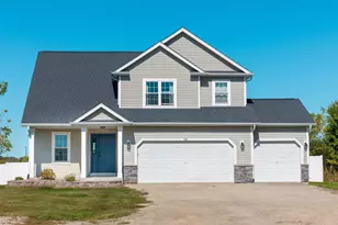 131 W Blackhawk Dr, Fort Atkinson, WI 53538 - Photo 2