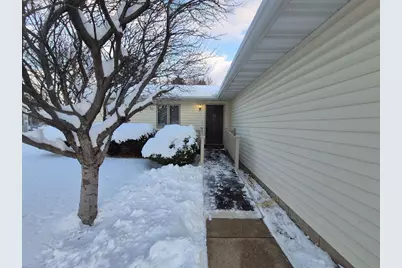 409 Kings Lynn Road, Stoughton, WI 53589 - Photo 4