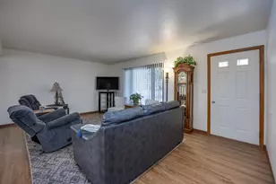 2219 Elizabeth St, Janesville, WI 53548 - Photo 4