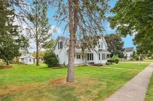 506 N Franklin St, Poynette, WI 53955 - Photo 2