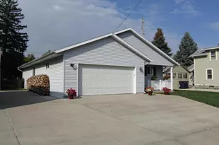 481 N Pearl St, Janesville, WI 53548 - Photo 4