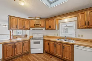 424 Oak Lodge Rd, Racine, WI 53185 - Photo 6