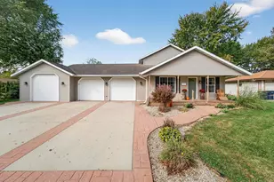 2019 Cottonwood Dr, Janesville, WI 53545 - Photo 1