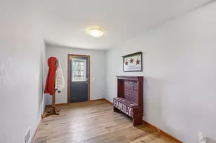 7108 Meier Rd, Middleton, WI 53562 - Photo 4