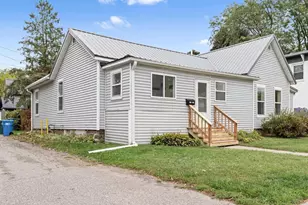 610 Ash St, Baraboo, WI 53913 - Photo 2