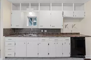 610 Ash St, Baraboo, WI 53913 - Photo 4