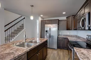 240 Sugar Maple Ln, Verona, WI 53593 - Photo 8