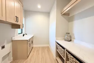 908 Travis Larson Ct, Waunakee, WI 53597 - Photo 14