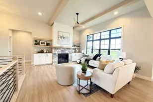 908 Travis Larson Ct, Waunakee, WI 53597 - Photo 4