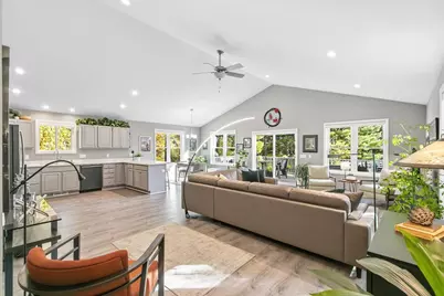 819 E Hiawatha Drive, Wisconsin Dells, WI 53965 - Photo 14