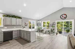 819 E Hiawatha Dr, Wisconsin Dells, WI 53965 - Photo 6