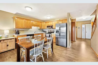 2391 Effingham Way, Sun Prairie, WI 53590 - Photo 10