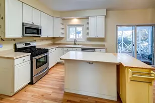 5708 Pembroke Dr, Fitchburg, WI 53711 - Photo 6