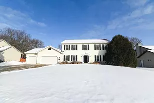 5708 Pembroke Dr, Fitchburg, WI 53711 - Photo 2