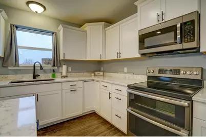 131 W Blackhawk Drive, Fort Atkinson, WI 53538 - Photo 6