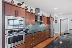 137 E Wilson St, Madison, WI 53703 - Photo 12