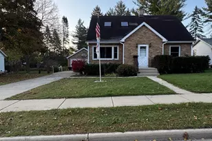 227 Windsor St, Sun Prairie, WI 53590 - Photo 2