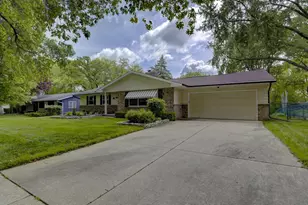3109 Ashford Ln, Madison, WI 53713 - Photo 4